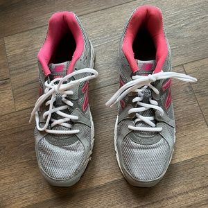 New Balance Women's Gray Pink Athletic Shoes (WE481GP1), size 12